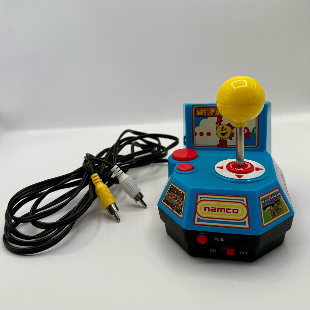 2004 Jakks Pacific Namco MS. PAC-MAN TV Plug 'N Play 5-In-1 Video Game (Tested)
